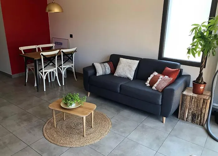 T2, Coeur Village Basque Terrasse Ezpeleta